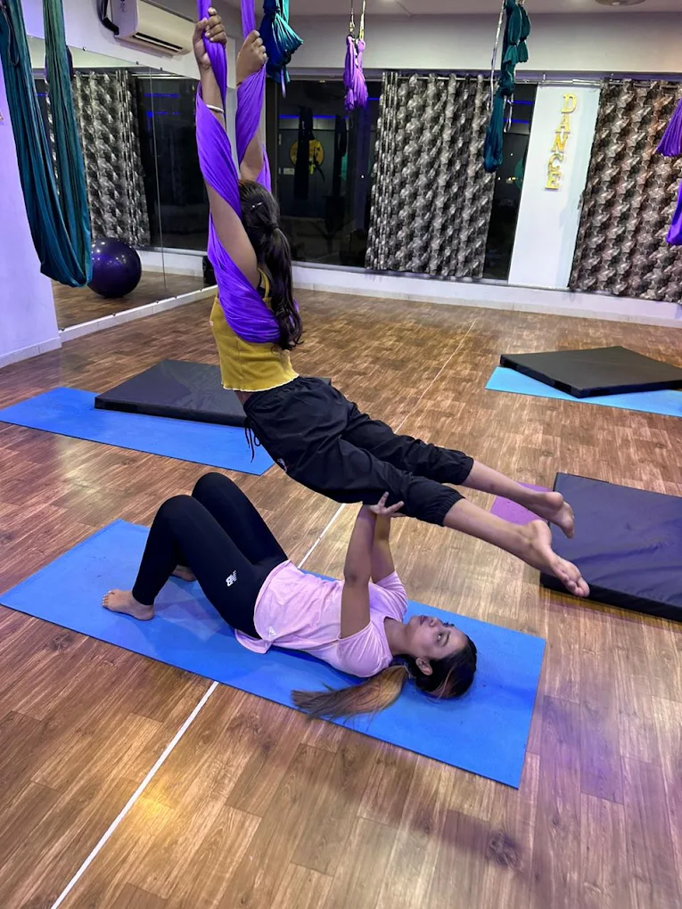 The Waves Yoga – Modern Flow Yoga Program
