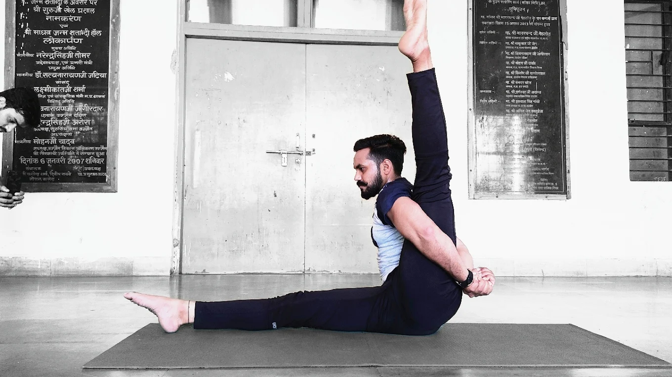 ANANDAM YAGA BY ANAND BHASKAR – Strength & Balance Yoga Course