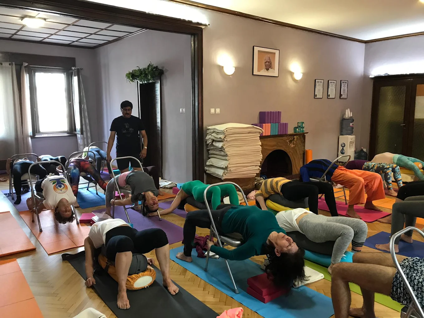 Iyengar Yog Sadhana by Abhay – Yoga Course