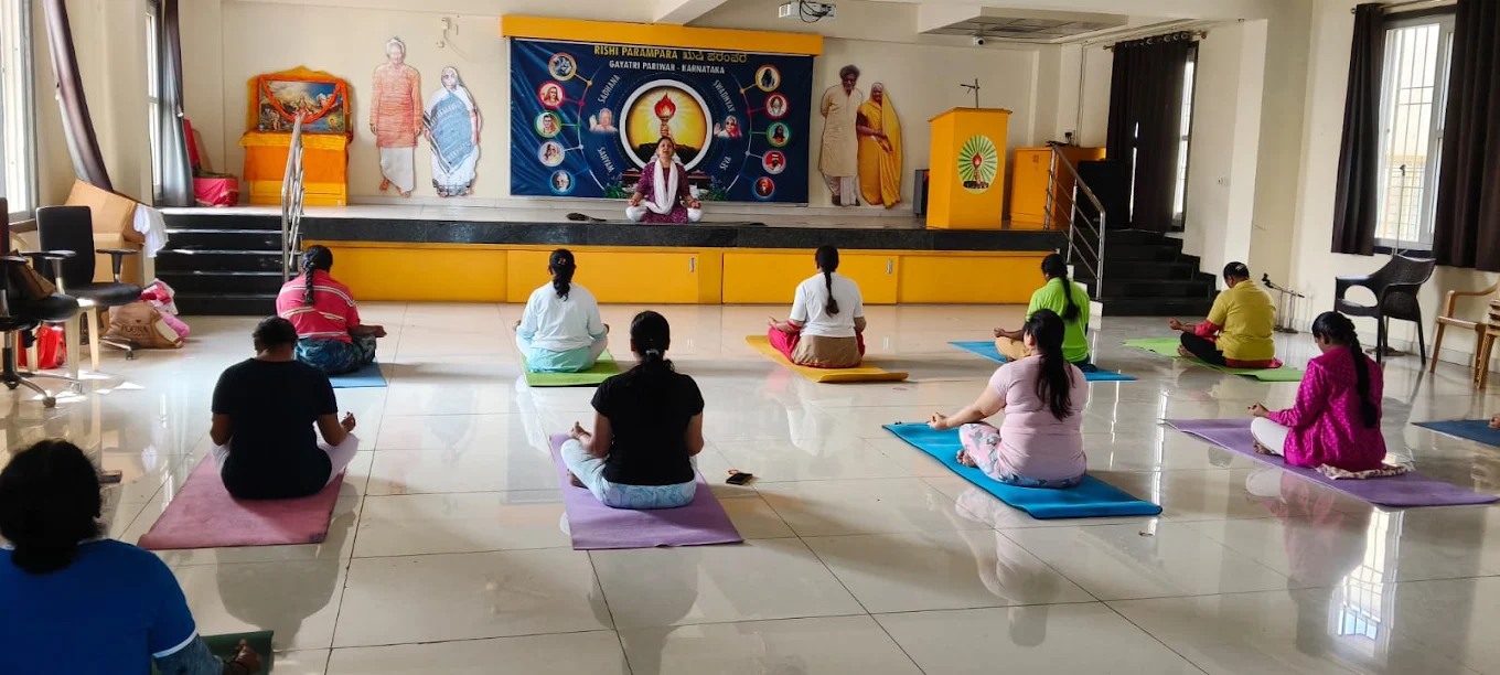 Holistic Yoga Sessions for Complete Wellbeing